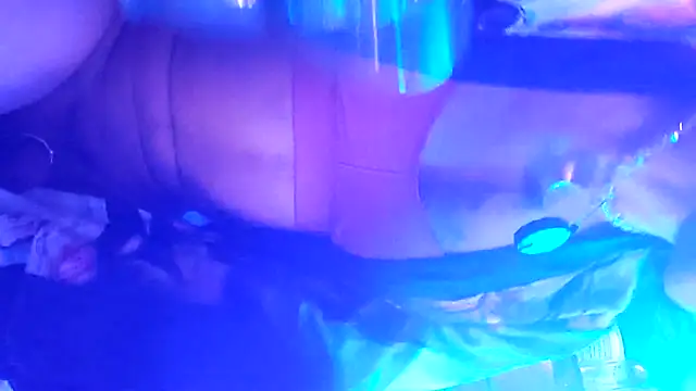 gurlnips online show from 10-06-25, 11:40