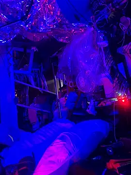 gurlnips online show from 12-17-25, 11:55