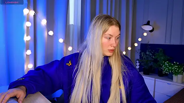 Liv Fay online show from 02-12-25, 01:37