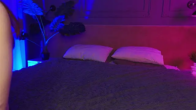 Liv Fay online show from 10-04-25, 02:37