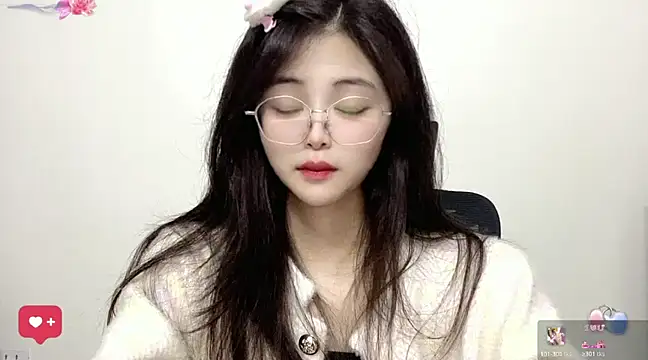 Snapshot of ---MIA--- chatting on 02-14-25, 02:23 ---MIA--- online show from 02-14-25, 02:23