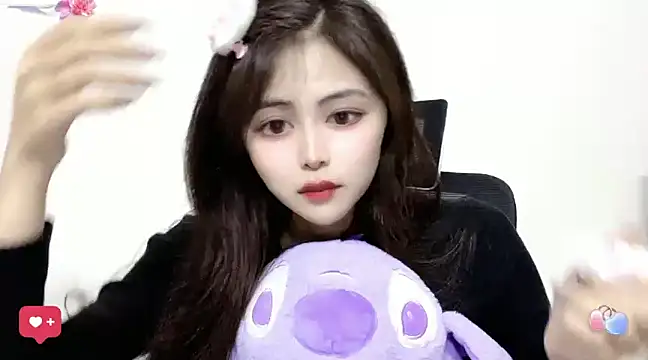 Snapshot of ---MIA--- chatting on 02-18-25, 04:16 ---MIA--- online show from 02-18-25, 04:16