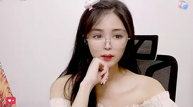 Snapshot of ---MIA--- chatting on 03-16-25, 05:17 ---MIA--- online show from 03-16-25, 05:17