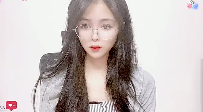 Snapshot of ---MIA--- chatting on 03-18-25, 01:20 ---MIA--- online show from 03-18-25, 01:20