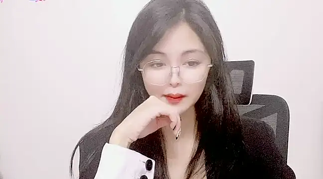 Snapshot of ---MIA--- chatting on 03-19-25, 01:40 ---MIA--- online show from 03-19-25, 01:40