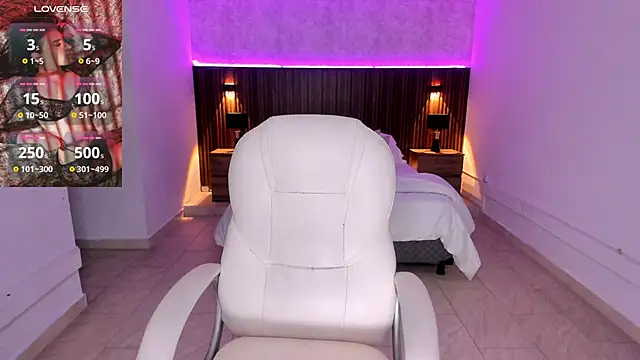 Snapshot of karlaa_james chatting on 11-24-25, 10:59 karlaa james online show from 11-24-25, 10:59