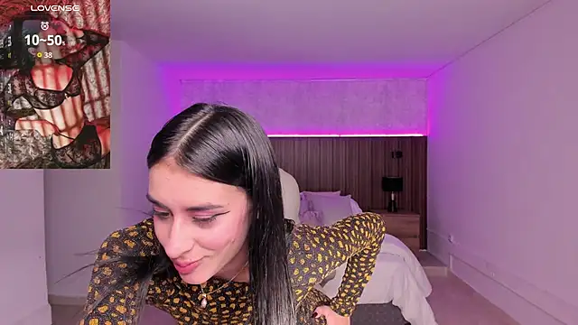 Snapshot of karlaa_james chatting on 12-03-25, 11:08 karlaa james online show from 12-03-25, 11:08