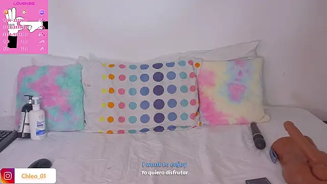 Snapshot of Chleo__ chatting on 10-18-25, 01:12 Chleo online show from 10-18-25, 01:12