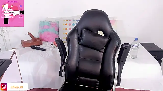 Snapshot of Chleo__ chatting on 10-21-25, 02:29 Chleo online show from 10-21-25, 02:29