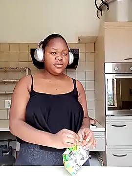 Snapshot of Sexymamibo chatting on 03-13-25, 11:41 Sexymamibo online show from 03-13-25, 11:41