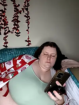 Snapshot of tvshtvsh24 chatting on 09-28-25, 05:35 tvshtvsh24 online show from 09-28-25, 05:35