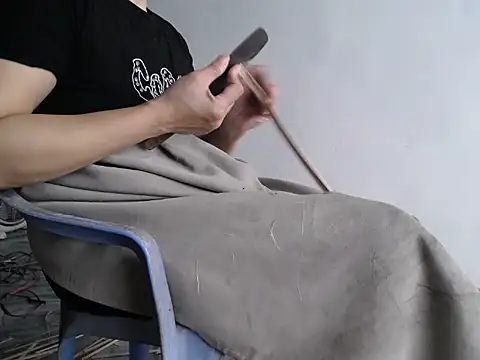 Snapshot of nolame18xxx chatting on 09-11-25, 12:44 nolame18xxx online show from 09-11-25, 12:44