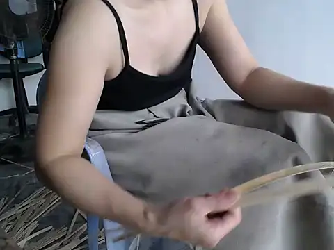 Snapshot of nolame18xxx chatting on 09-14-25, 02:22 nolame18xxx online show from 09-14-25, 02:22