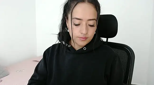 jjulietha95 online show from 12-06-24, 03:08