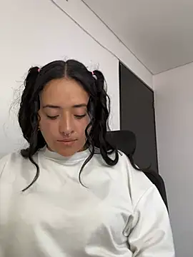 jjulietha95 online show from 01-31-25, 09:26