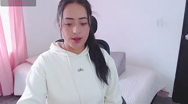 jjulietha95 online show from 03-01-25, 07:59