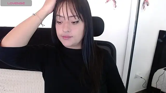 jjulietha95 online show from 10-25-25, 12:34