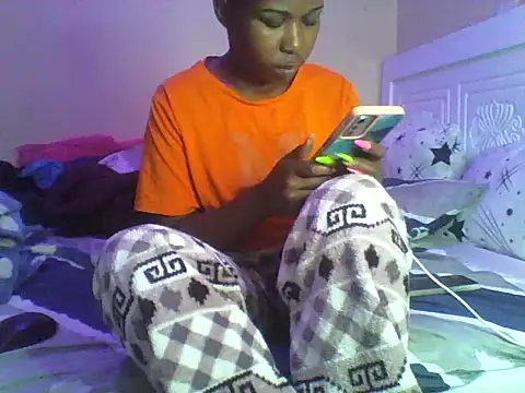 Snapshot of Sexy_jarisan chatting on 09-19-25, 04:36 Sexy jarisan online show from 09-19-25, 04:36