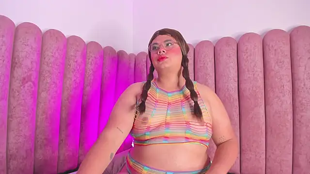 Snapshot of Tom_Silver__ chatting on 12-22-24, 02:38 Tom Silver online show from 12-22-24, 02:38