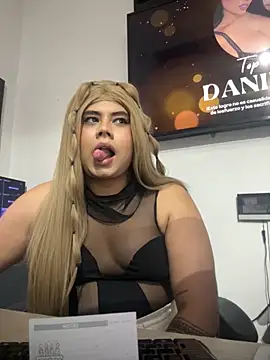 Snapshot of Tom_Silver__ chatting on 10-08-25, 05:05 Tom Silver online show from 10-08-25, 05:05