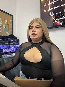 Snapshot of Tom_Silver__ chatting on 10-18-25, 04:48 Tom Silver online show from 10-18-25, 04:48