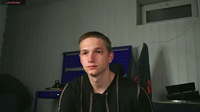 dustyn fox online show from 09-30-25, 04:12