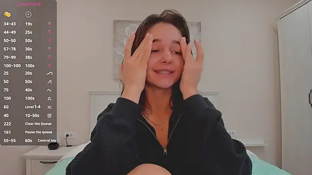 Snapshot of JudyAngil chatting on 10-24-25, 05:04 JudyAngil online show from 10-24-25, 05:04