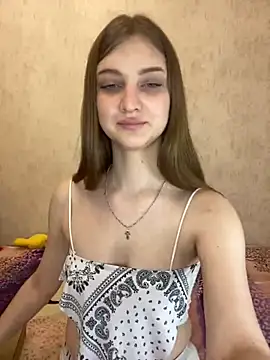 Snapshot of MollyDolle chatting on 12-16-24, 10:24 MollyDolle online show from 12-16-24, 10:24