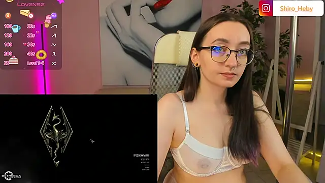 Snapshot of ShiroHeby chatting on 03-18-25, 11:41 ShiroHeby online show from 03-18-25, 11:41