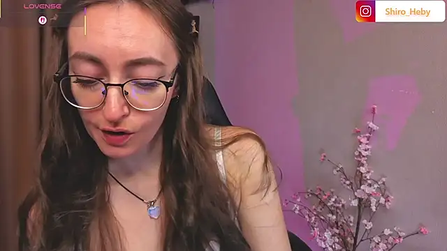 Snapshot of ShiroHeby chatting on 11-04-25, 01:54 ShiroHeby online show from 11-04-25, 01:54