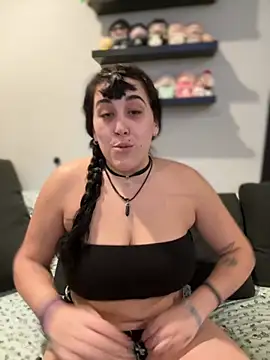 Snapshot of ThicBunz chatting on 10-29-25, 04:09 ThicBunz online show from 10-29-25, 04:09