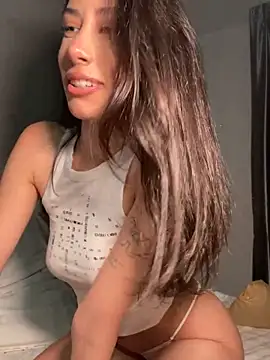 Sophiehii online show from 10-19-25, 01:23