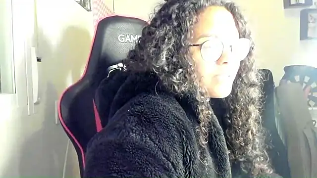 Snapshot of Ama_music chatting on 01-12-26, 09:58 Ama music online show from 01-12-26, 09:58