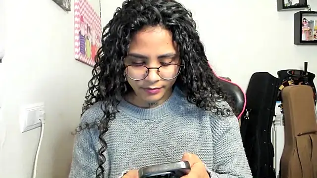 Snapshot of Ama_music chatting on 02-19-26, 05:31 Ama music online show from 02-19-26, 05:31