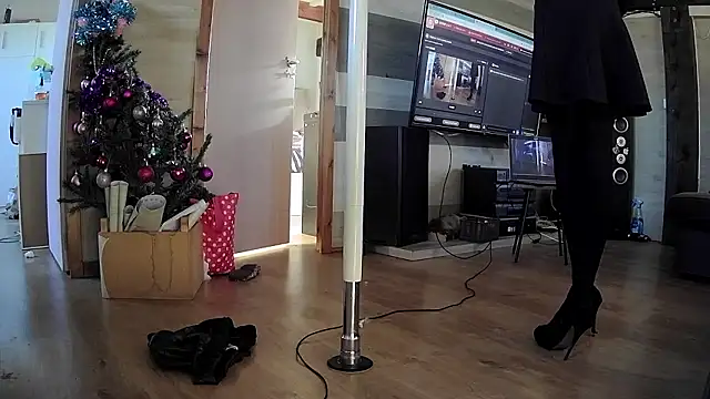 Snapshot of FLakiReve chatting on 12-18-25, 02:56 FLakiReve online show from 12-18-25, 02:56