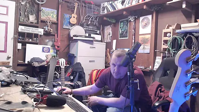 Snapshot of itsjameswebbscope chatting on 01-12-25, 03:49 itsjameswebbscope online show from 01-12-25, 03:49