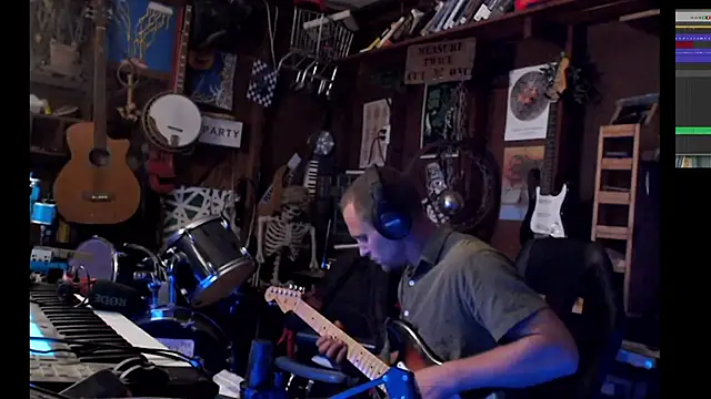 Snapshot of itsjameswebbscope chatting on 09-17-25, 06:26 itsjameswebbscope online show from 09-17-25, 06:26