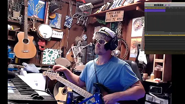 Snapshot of itsjameswebbscope chatting on 09-21-25, 01:13 itsjameswebbscope online show from 09-21-25, 01:13