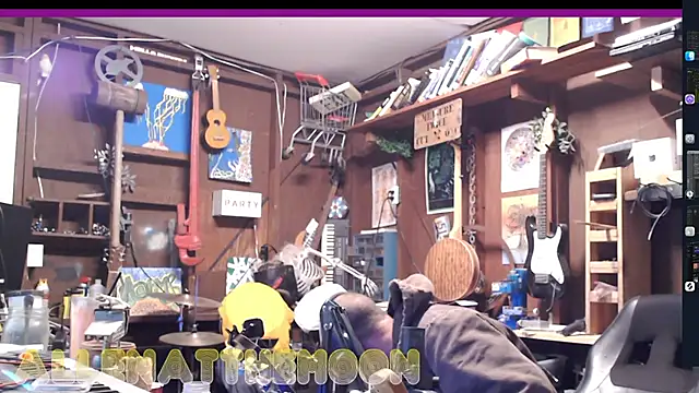 Snapshot of itsjameswebbscope chatting on 11-18-25, 08:30 itsjameswebbscope online show from 11-18-25, 08:30