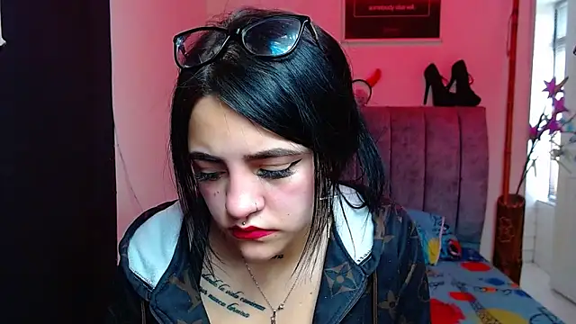 Violettasquirt online show from 10-16-25, 01:34