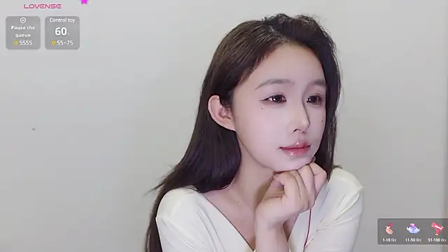 Snapshot of Hazel-11 chatting on 12-08-24, 01:14 Hazel-11 online show from 12-08-24, 01:14