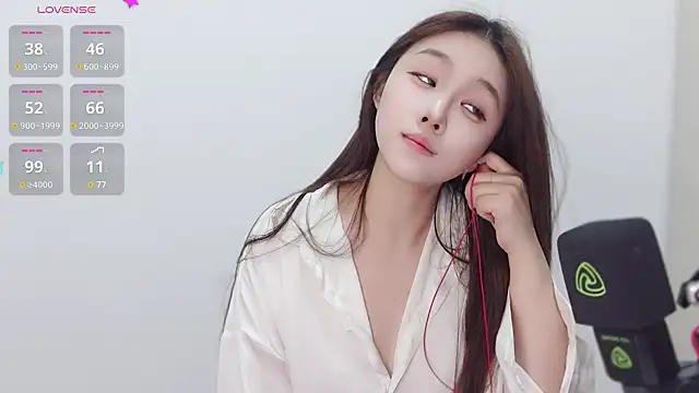 Snapshot of Hazel-11 chatting on 01-06-25, 11:51 Hazel-11 online show from 01-06-25, 11:51