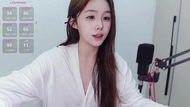 Snapshot of Hazel-11 chatting on 02-07-25, 01:43 Hazel-11 online show from 02-07-25, 01:43