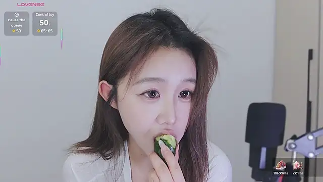 Snapshot of Hazel-11 chatting on 02-19-25, 01:50 Hazel-11 online show from 02-19-25, 01:50