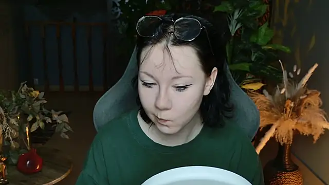 NancyMartinez online show from 12-17-25, 05:13