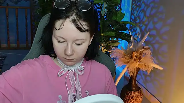 NancyMartinez online show from 12-20-25, 05:14