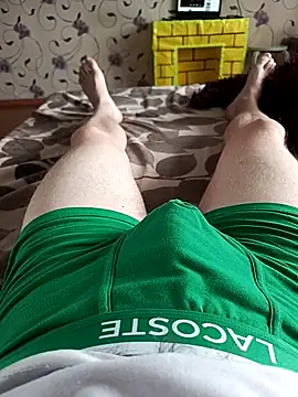 Snapshot of red_red00 chatting on 03-19-25, 10:44 red red00 online show from 03-19-25, 10:44