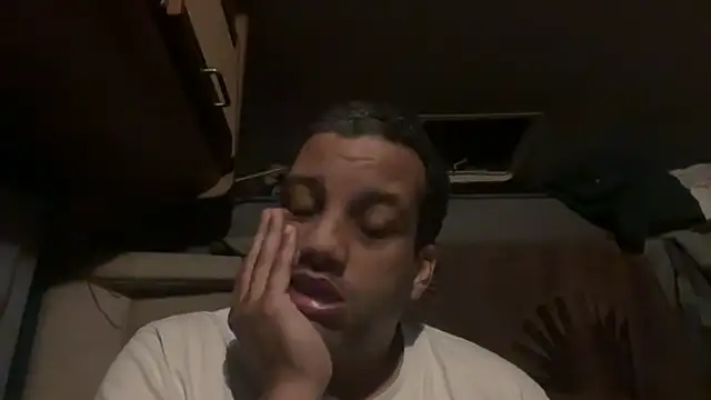 Snapshot of AbsolutMouuah chatting on 10-10-25, 01:26 AbsolutMouuah online show from 10-10-25, 01:26