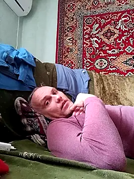 Pineapple04 online show from 10-17-25, 05:21