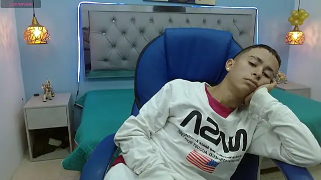 Xavii18 online show from 02-05-25, 04:03